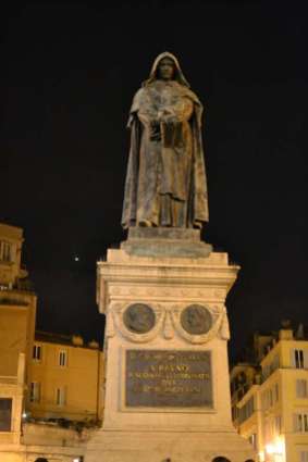 Executions used to be held publicly in Campo de' Fiori where on 17 February 1600 the philosopher Giordano Bruno was burnt alive by the Roman Inquisition.